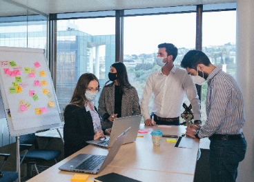 Jóvenes empleados de Nestlé