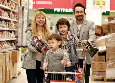 Familia en supermercado
