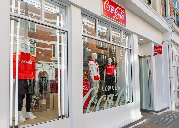 Coca-Cola entra en el retail de moda