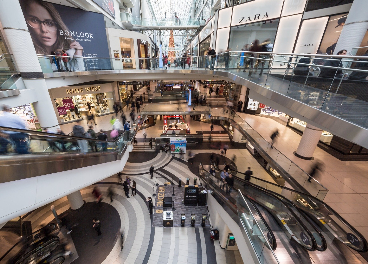 Interior de un centro comercial