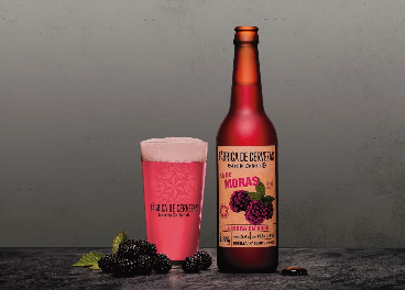 Estrella Galicia lanza una cerveza de moras