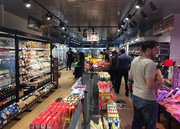 Interior del nuevo DIA&Go en Madrid