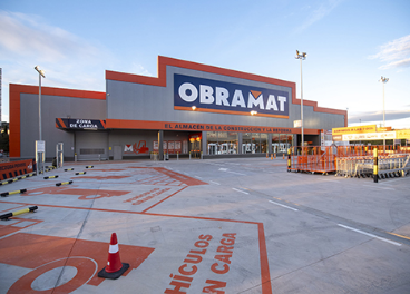 Exterior de almacén de Obramat