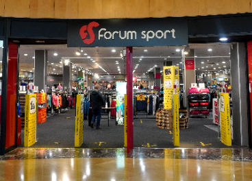 Entrada a una de las tiendas de Forum Sport