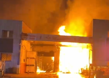 Un incendio quema la fábrica de La Madrileña