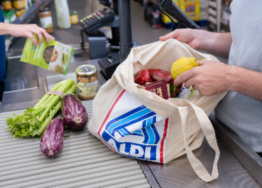 Aldi baja el precio a 400 productos