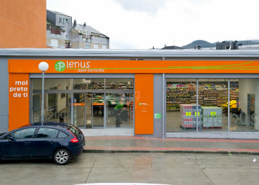 Fachada de supermercado Plenus (Grupo Cuevas)