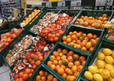 Cítricos en un supermercado Consum