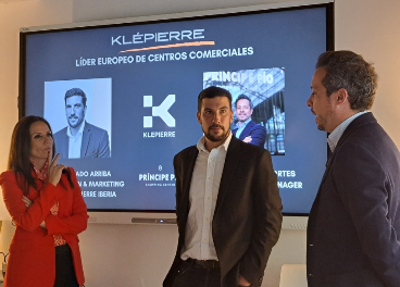 Cristina Delgado, con directivos de Klépierre