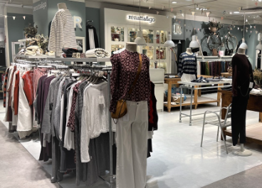 Sección de moda femenina en El Corte Inglés