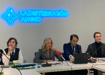 Los extranjeros llevan al comercio a cifras récord