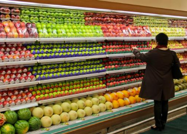 Lineal de frutas en un supermercado