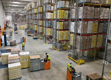Almacén con estanterías de Polypal