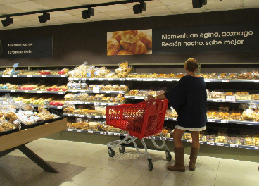 Interior de un supermercado Eroski Center