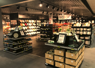 Interior de Makro Málaga
