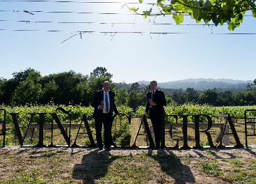 Carlos Moro inaugura Viña Caeira