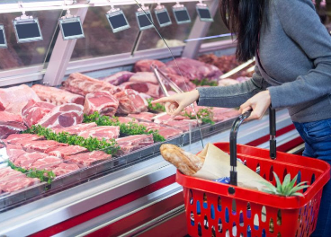 Clienta en un supermercado