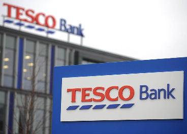 Tesco vende su banca minorista a Barclays