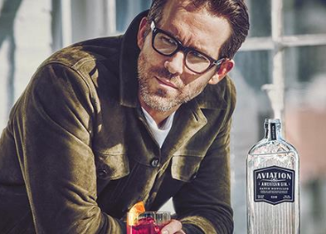 Aviation Gin (Davos Brands) y Ryan Reynolds