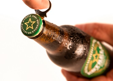Nueva botella de Estrella de Levante