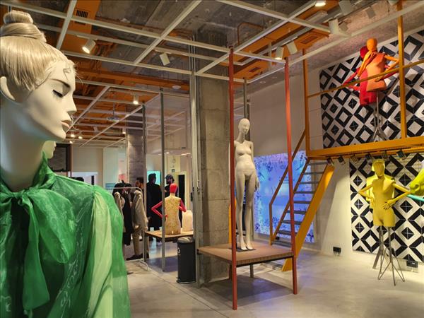 Crea experiencias integrales en el showroom