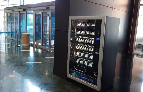 Hay cinco máquinas vending con EPIs
