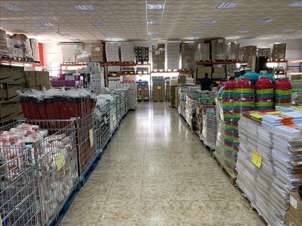 Pasillos amplios de non food y alimentación seca