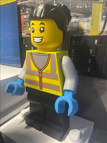 Figura Lego de trabajador de Amazon