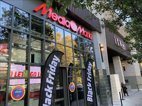 Entrada a MediaMarkt desde Castellana